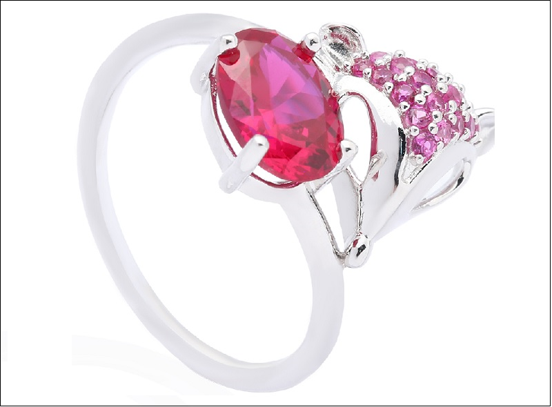 Thiết kế dễ thương với h&igrave;nh con hươu đ&iacute;nh đ&aacute; hồng